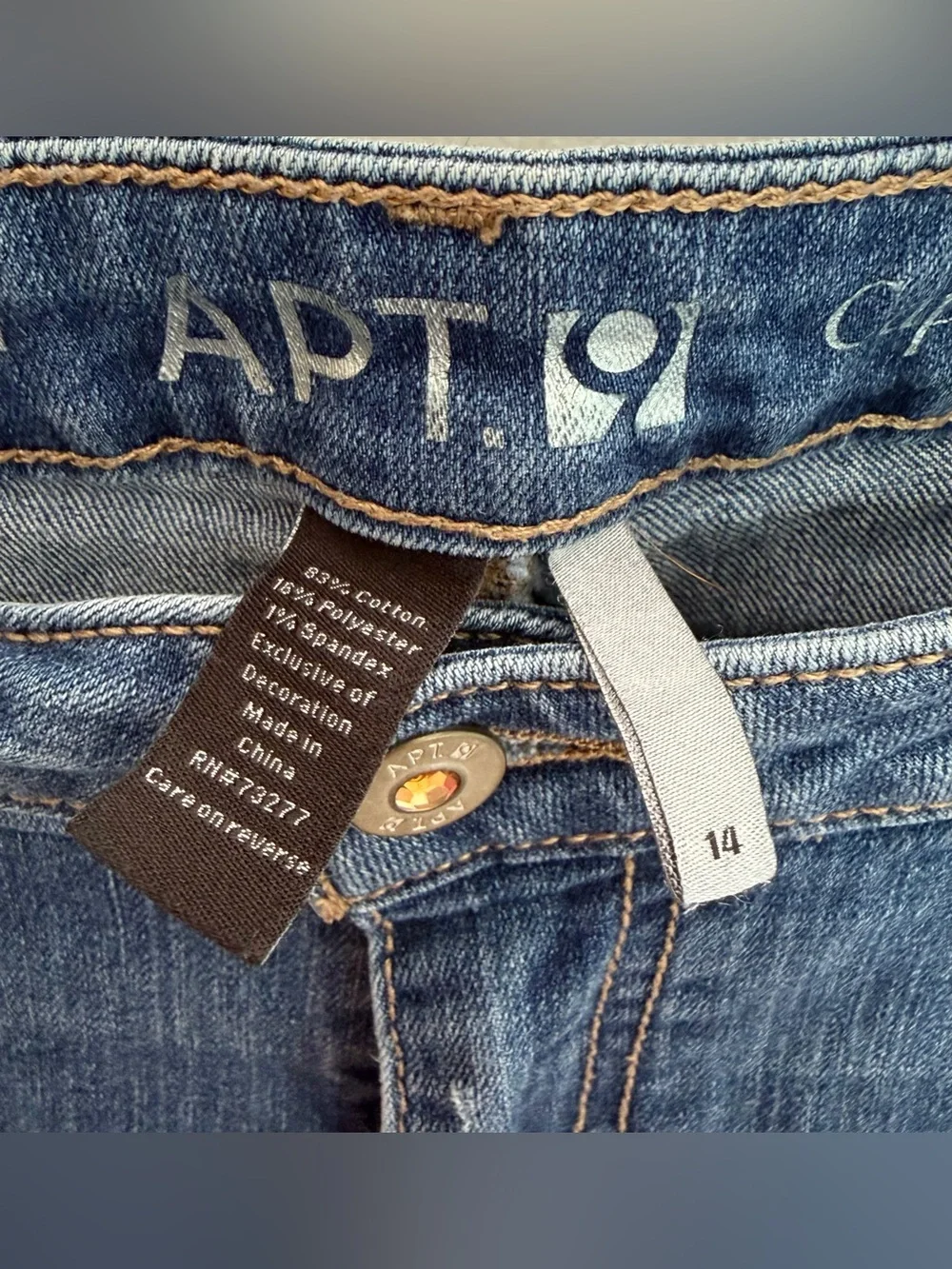 Jeans Capri’s Apt. 9 Distressed Women’s Size 14